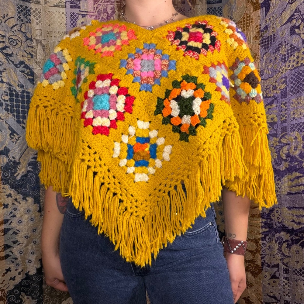 Vintage 70s Style Crochet Granny Square Flower Fringe Poncho Top One Size